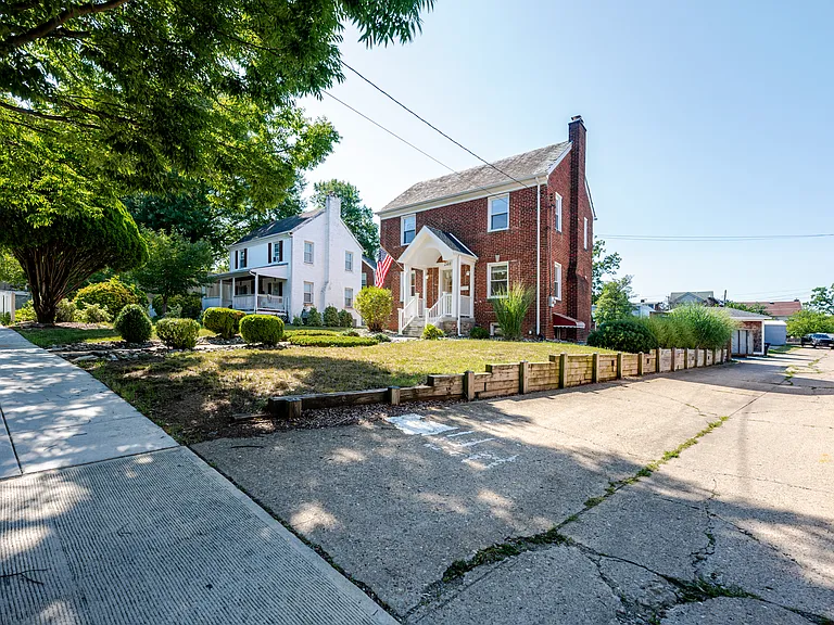 240 Van Buren St NW — Photo 35