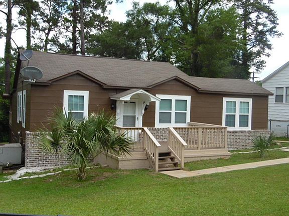4th image of 1006 Pine Ave