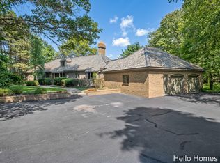 750 Greentree Ln NE, Ada, MI 49301