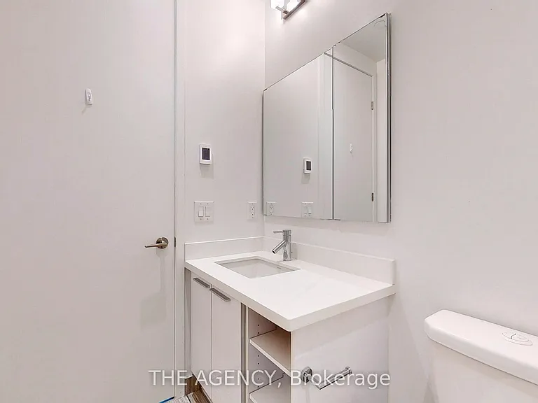 10 Park Lawn Rd #LPH09 — Photo 17