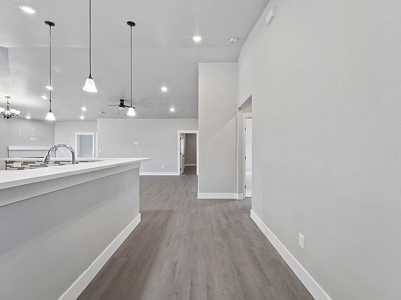 2nd image of 740 S 6th Ave