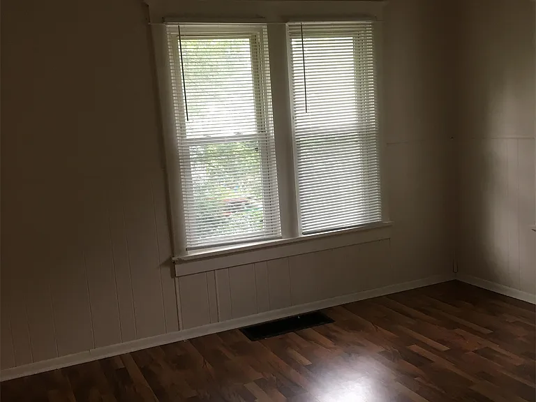 1004 W Hill St — Photo 10