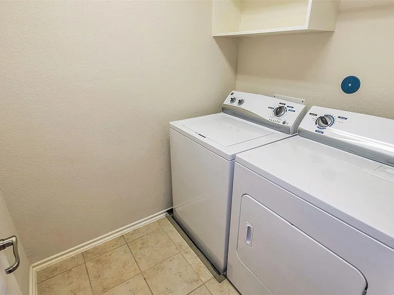 6475 Calgary Woods Ln — Photo 23