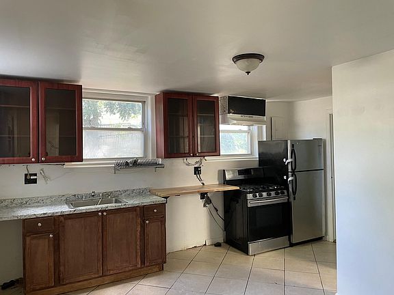 3rd image of 373 Sheridan St