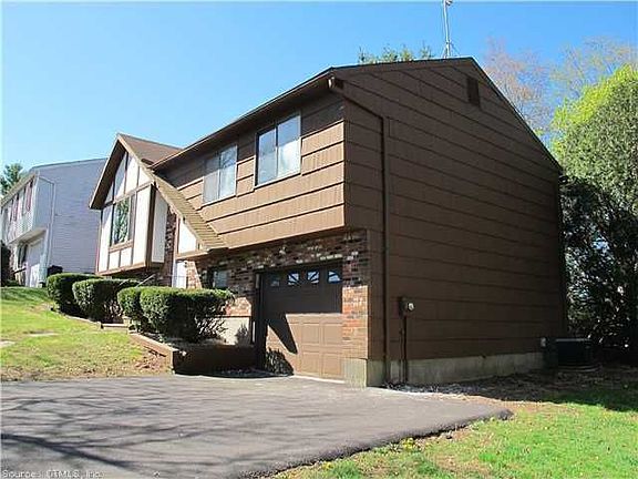 3rd image of 71 Hitchcock Dr