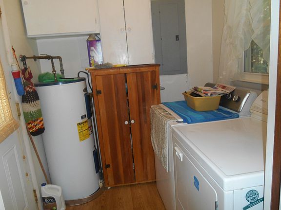 3rd image of 164 Washington St