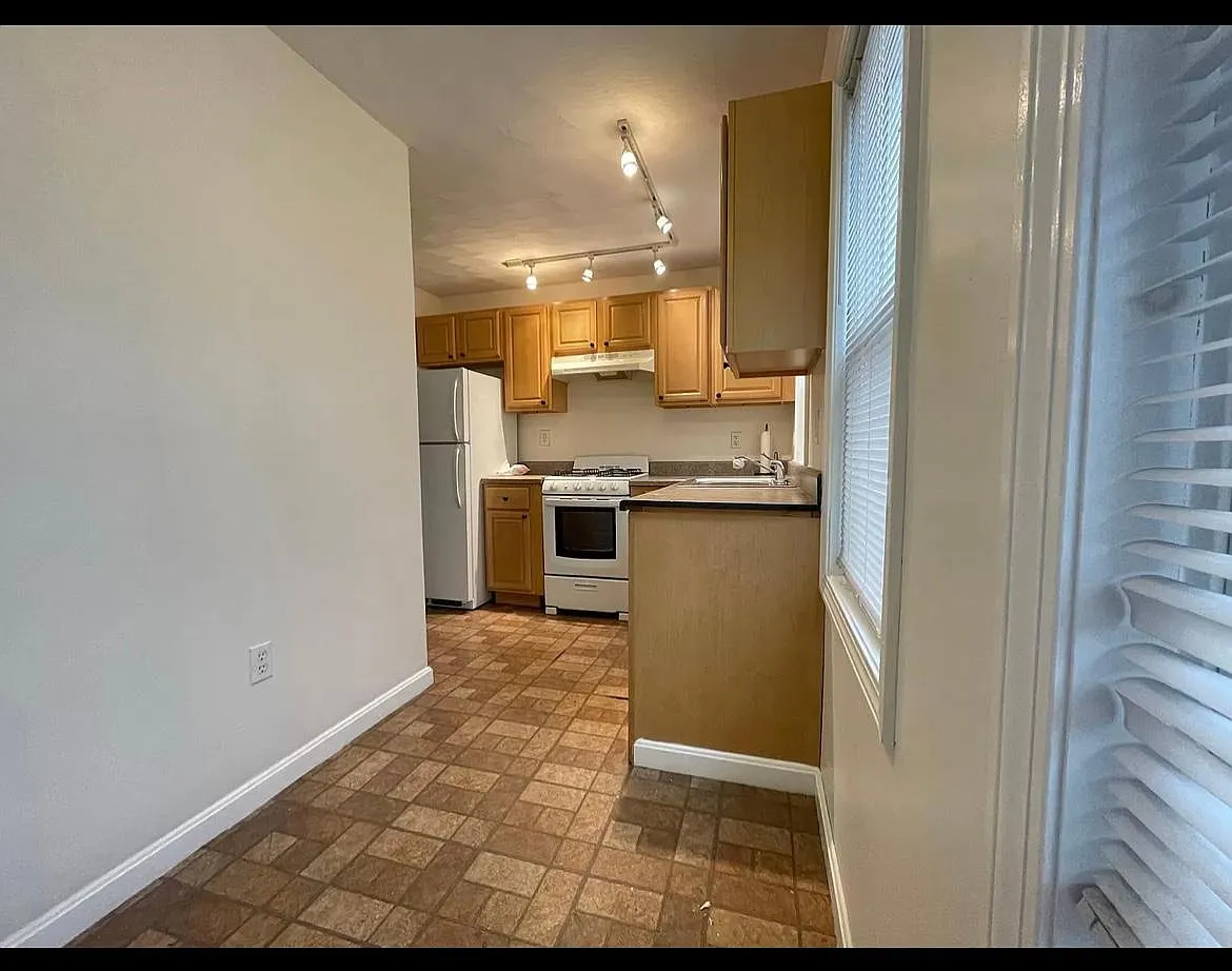 1 bed, 700 sqft, $1,950 — Photo 2