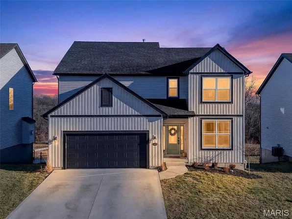378 Valley Bluff Dr, Wentzville, MO 63385