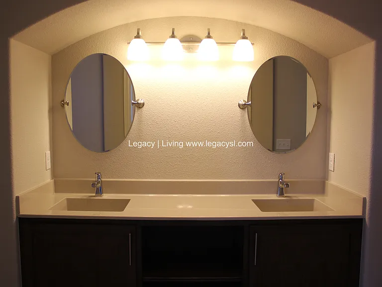 14734 S Urbana Ave — Photo 21