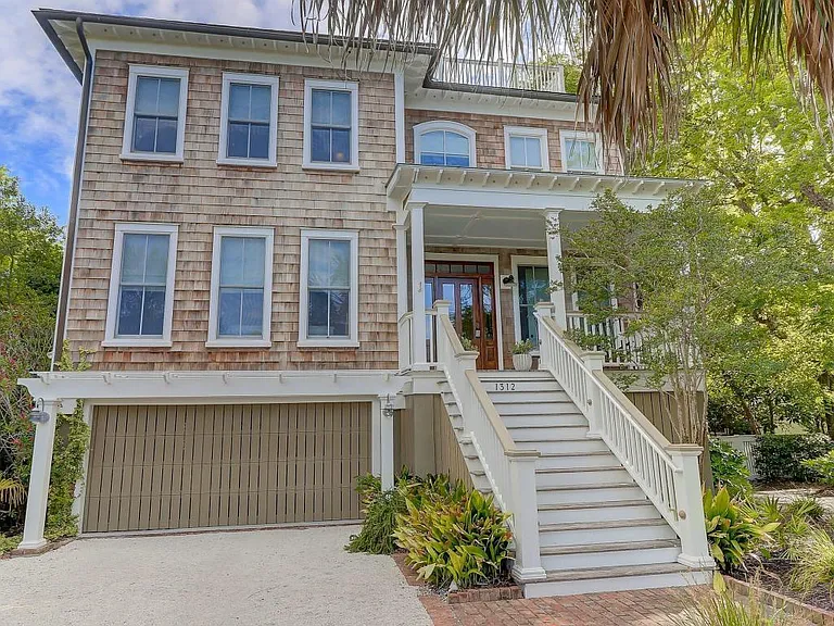 1312 Thompson Ave — Photo 1