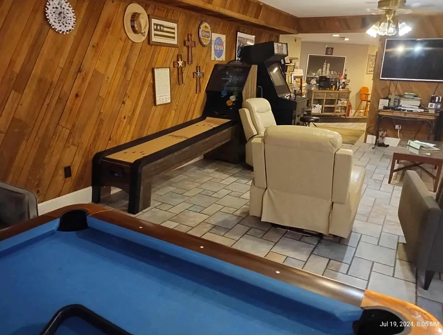 6 bed, $9,100 — Photo 3