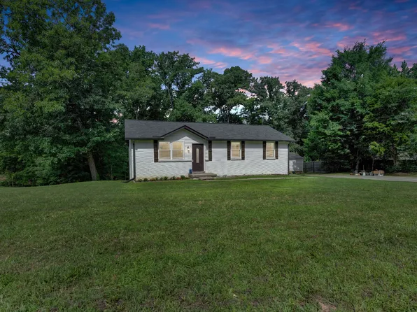 412 Hilltop Dr, Clarksville, TN 37040