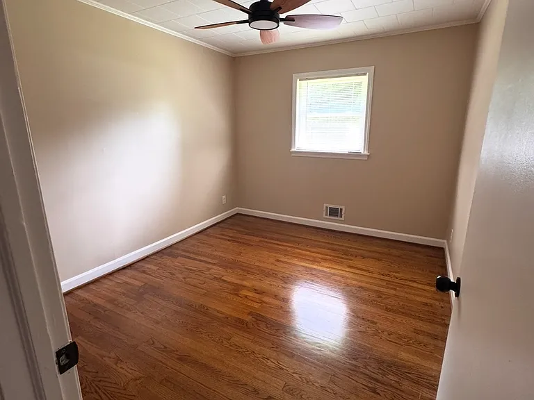 438 N Main St — Photo 3