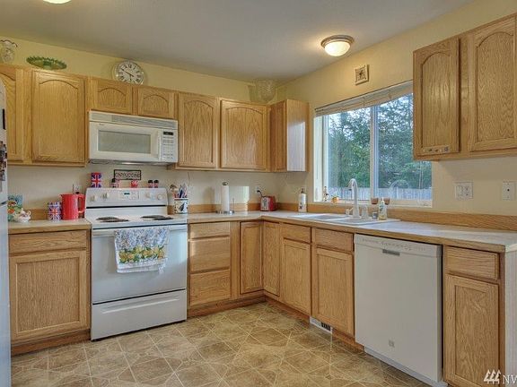 5th image of 1402 Williams Ave NW