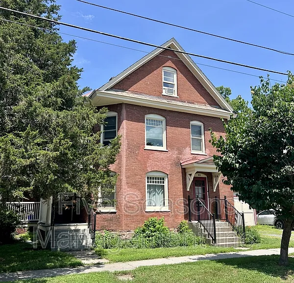 40 Monroe St — Photo 1