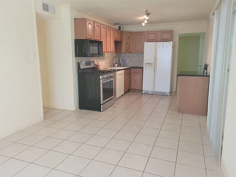 1206 Dwyce Dr — Photo 6