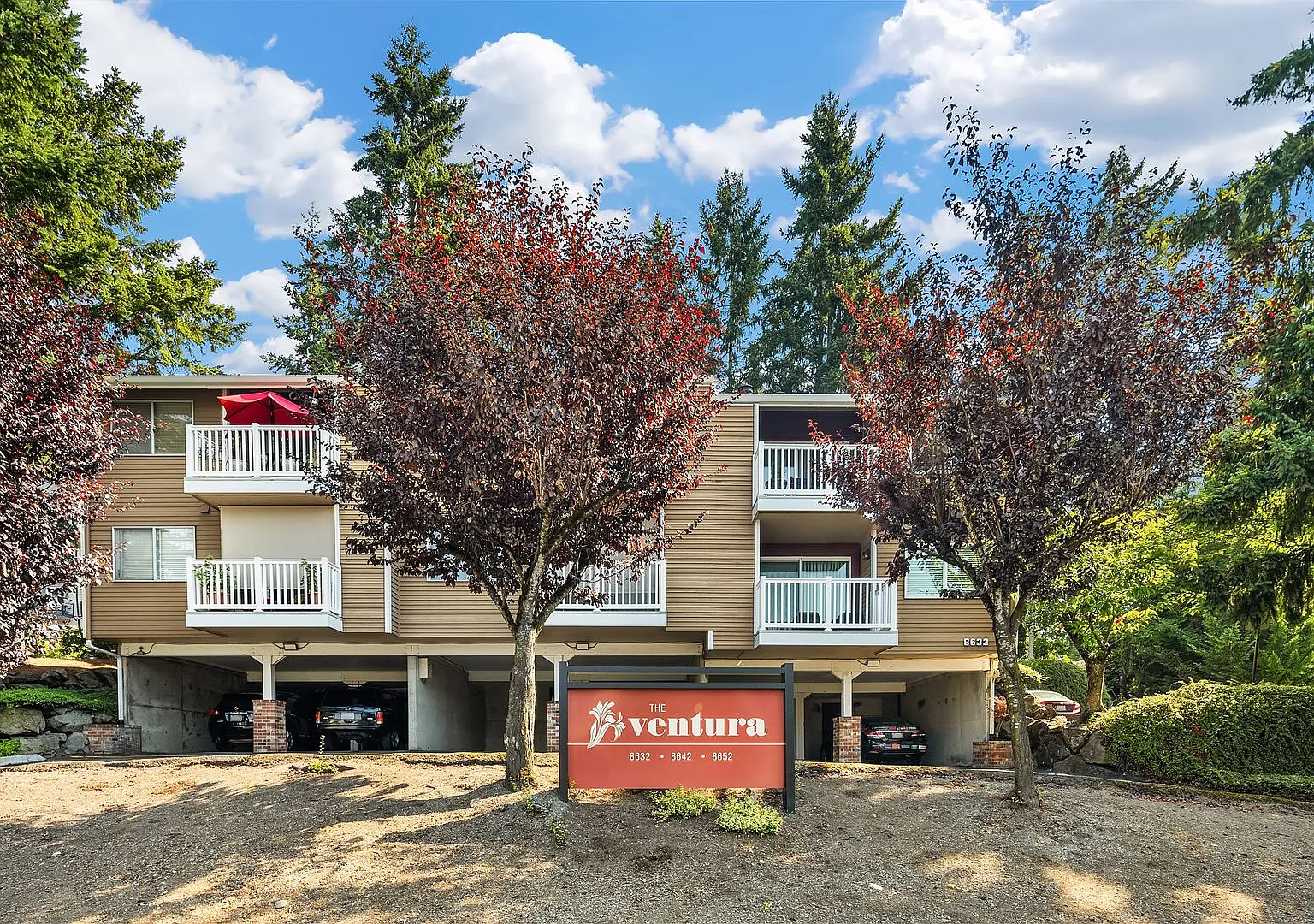 2Bd/1Ba Redmond Condo — Photo 1