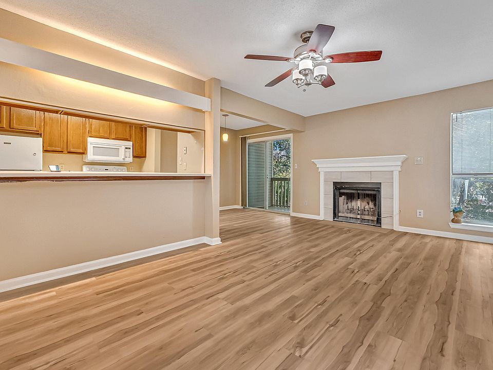 1st image of 31 Park Cir SE Unit 3