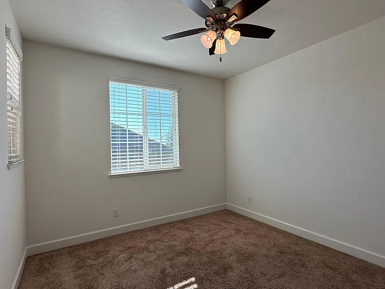 1407 Skibbereen Way — Photo 19