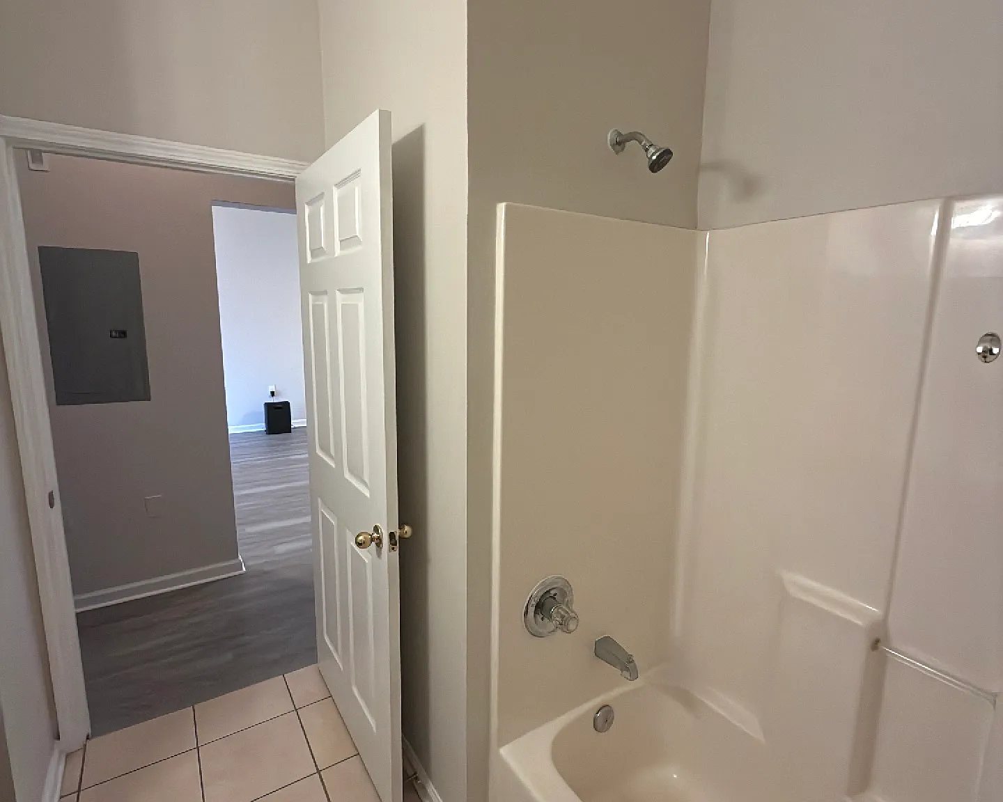 3 bed, 1157 sqft, $1,544 — Photo 4