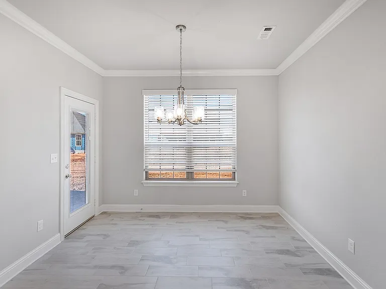 500 Piper Ln — Photo 2