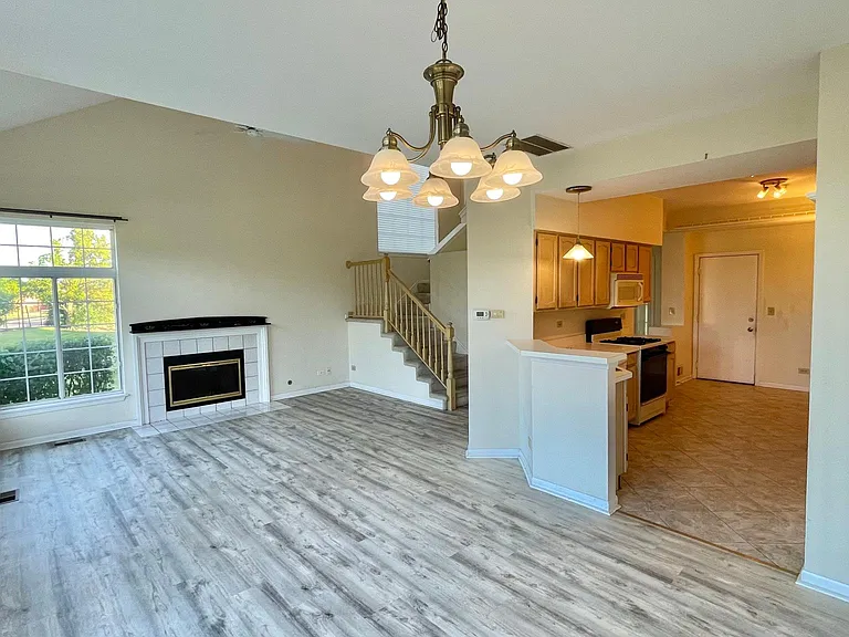 823 Addison Ave — Photo 6