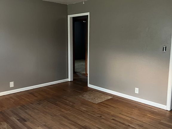2nd image of 904 E Taylor Ave