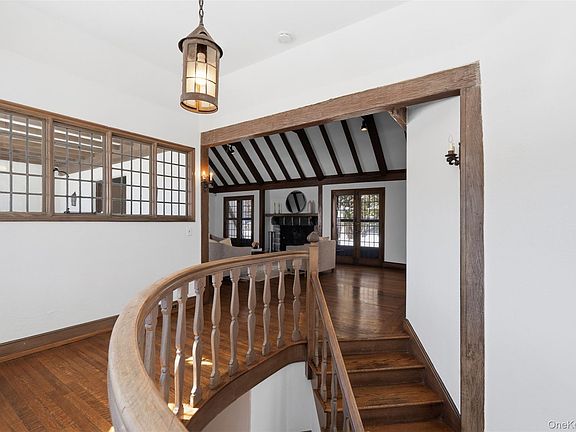 3rd image of 2 Springdale Road