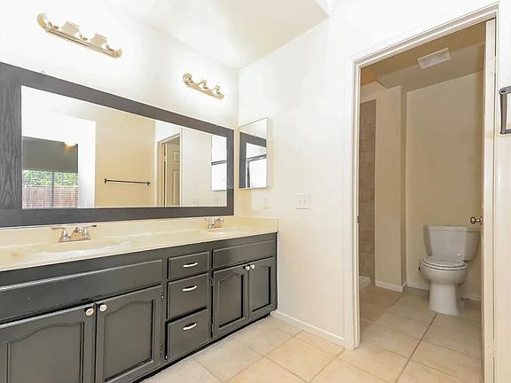 5th image of 33071 Sangston Dr