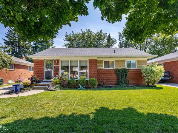 21824 Trombly St, Saint Clair Shores, MI 48080