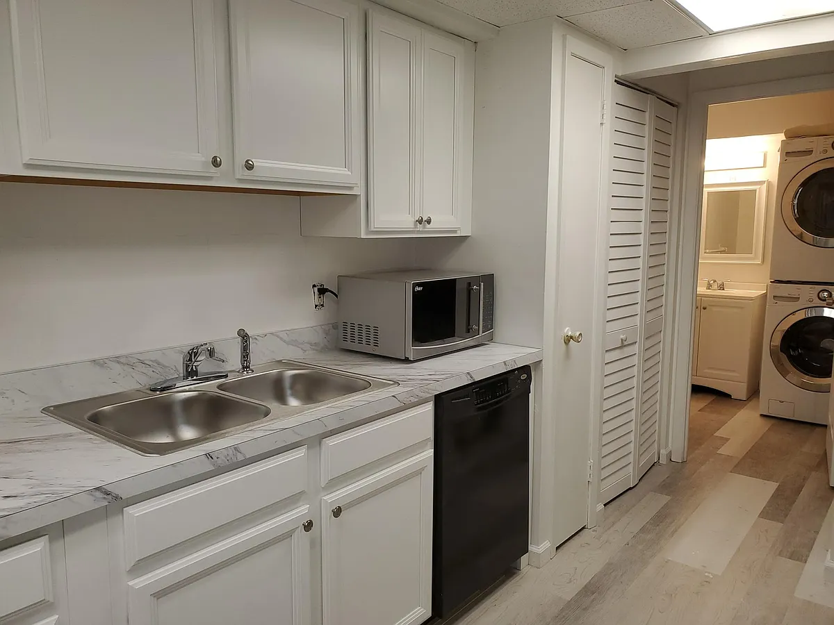 Building Photo - 2510 Oleander Ct