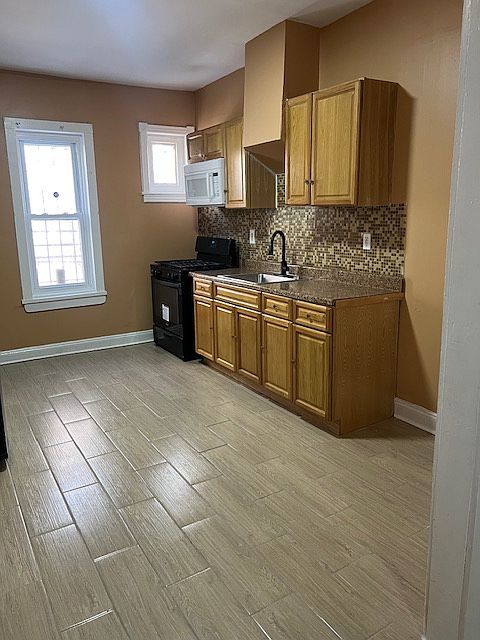 2nd image of 149 N Yewdall St