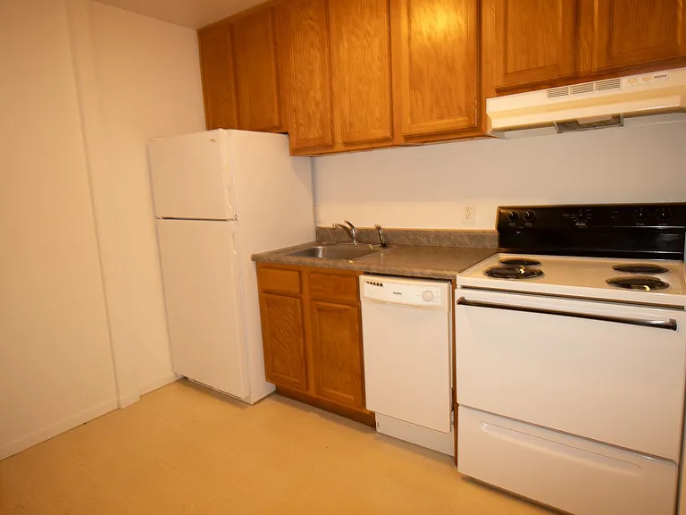 2209 Oakwood Dr — Photo 8
