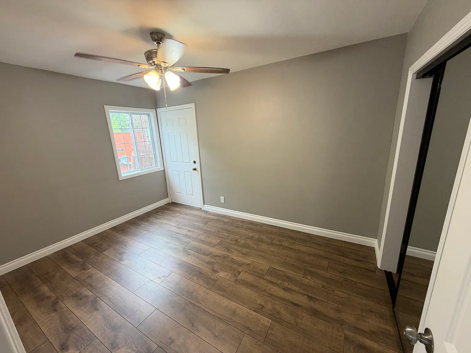 2 bed, 750 sqft, $4,350 — Photo 3