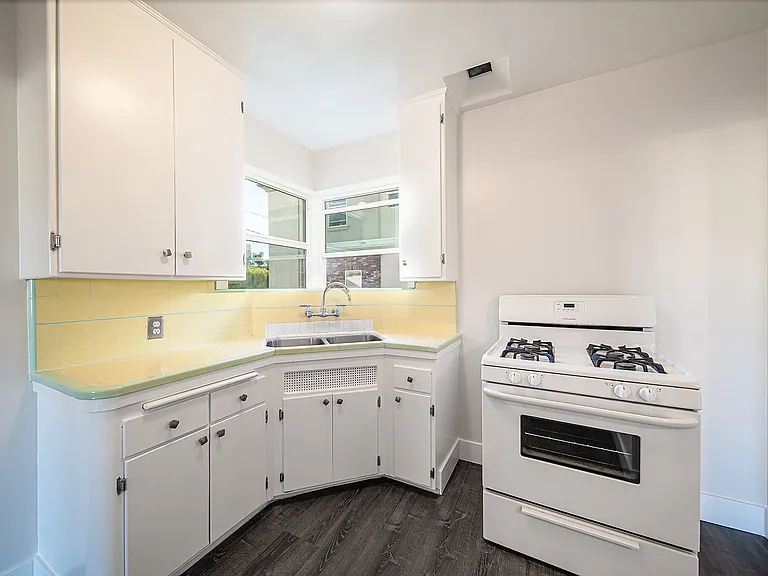 530 Howard St #E — Photo 12