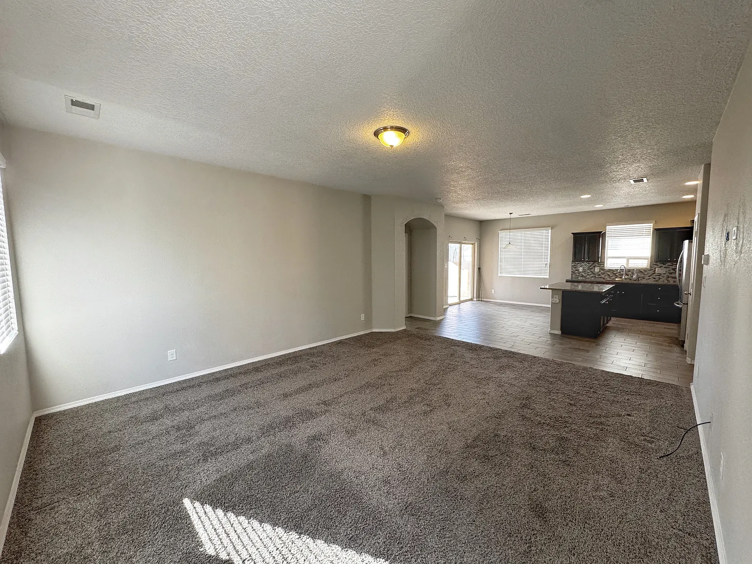 4 bed, 1689 sqft, $2,350 — Photo 2