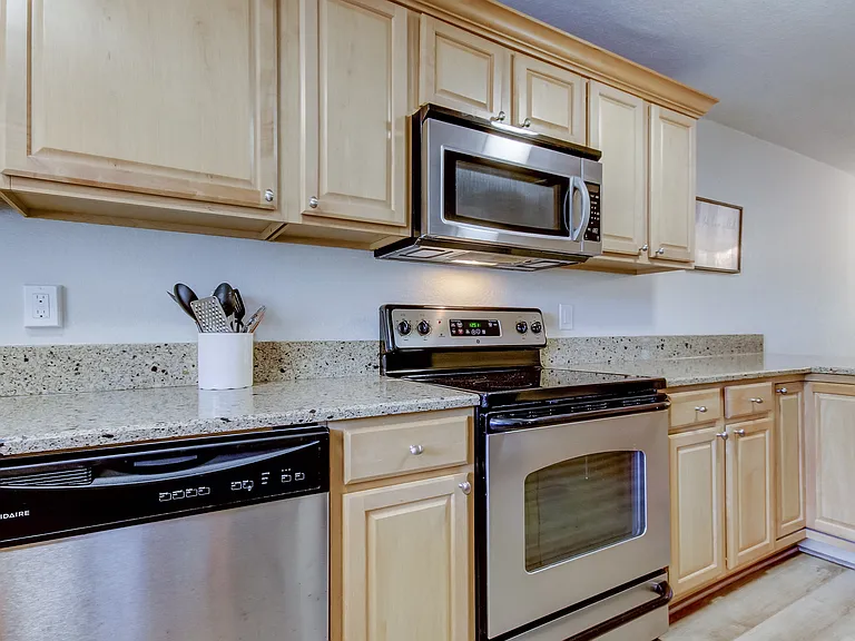 4480 Overlook Dr NE #27 — Photo 8