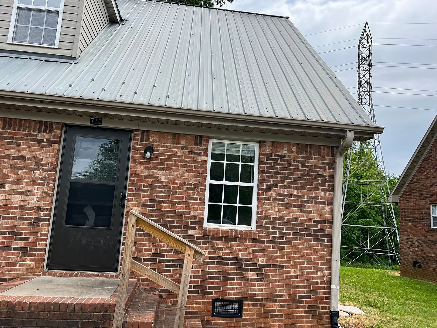 710 Dixie St — Photo 1