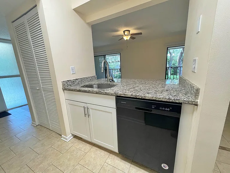 2 Veronese Ct — Photo 3