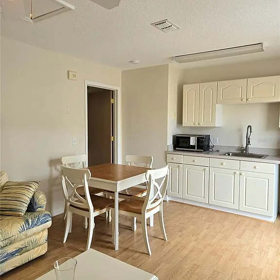223 Washington Palm Loop #B — Photo 5