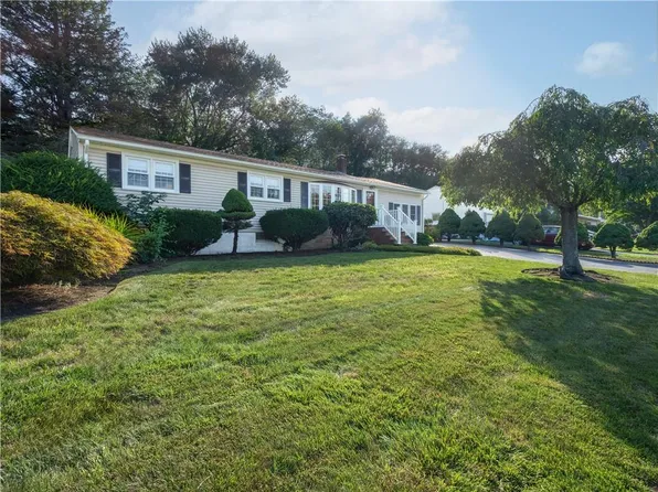 77 Drybrook Rd, Warwick, RI 02889
