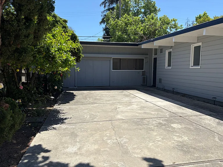 14 Roosevelt Cir — Photo 2