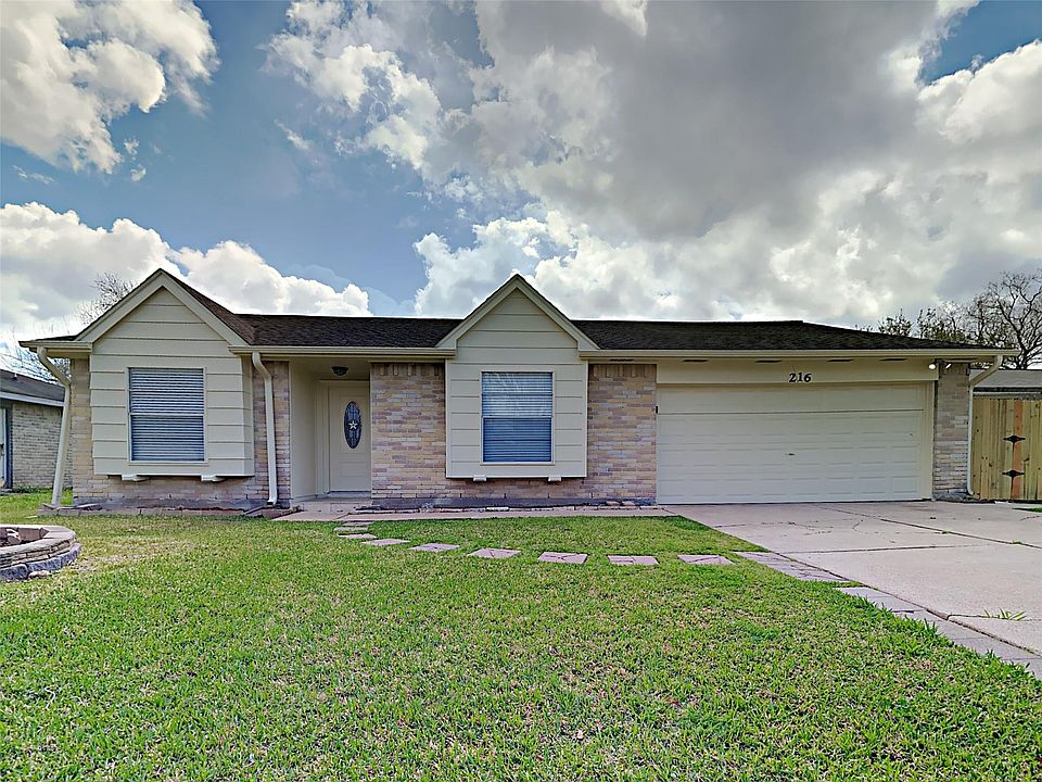 1st image of 216 Maple Leaf Dr