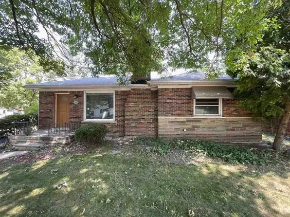 1858 Bournemouth Rd, Grosse Pointe Woods, MI 48236
