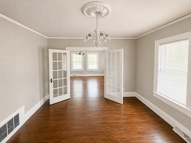 513 Alamance Rd — Photo 3