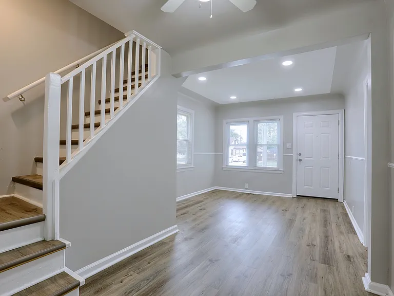 22395 Columbus Ave — Photo 6