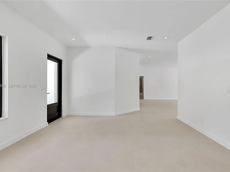 950 Bayamo Ave — Photo 25