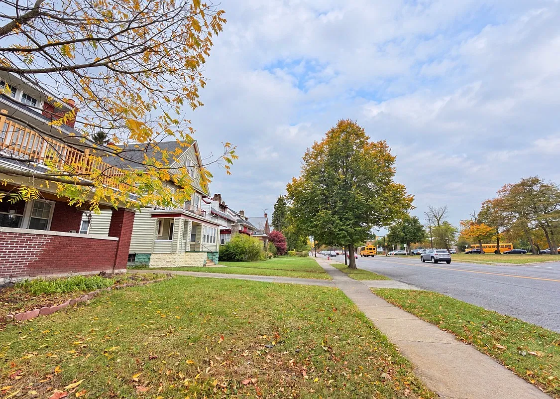3 bed, 1575 sqft, $1,750 — Photo 2
