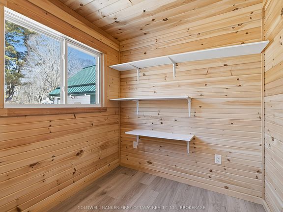 3rd image of 718 Jones Falls Rd