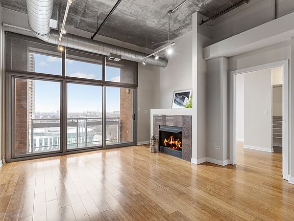 3rd image of 933 W Van Buren St APT 909